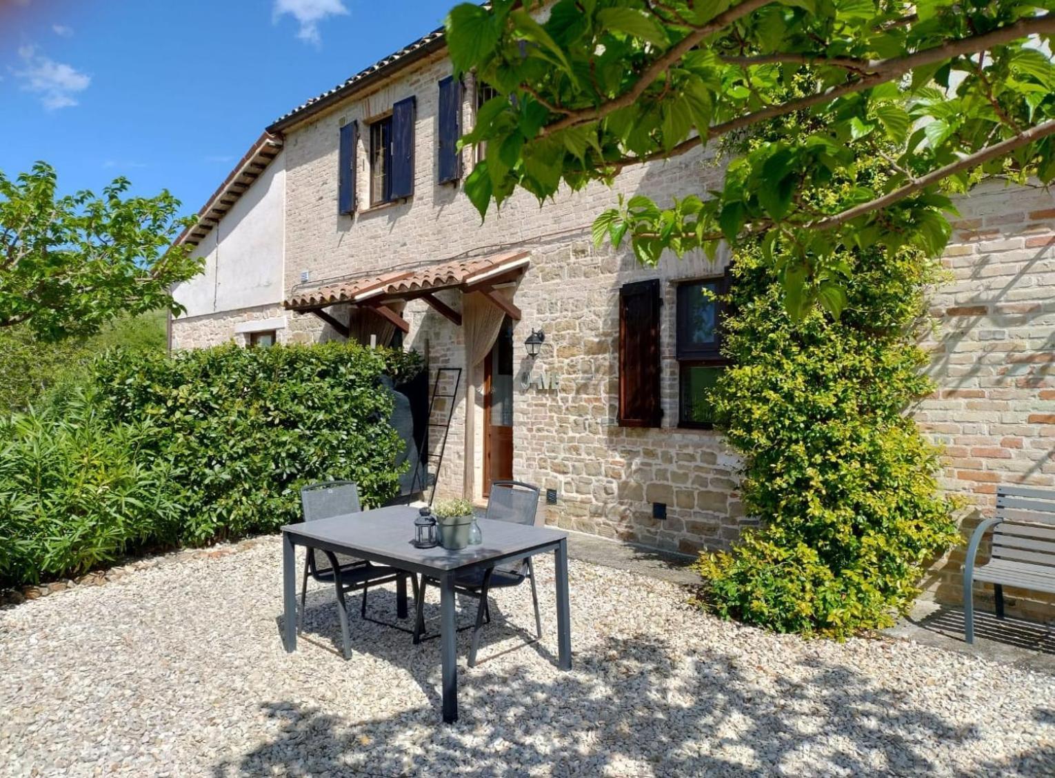 San Pietro  Rosa Nel Pozzo Apartments And B&B מראה חיצוני תמונה