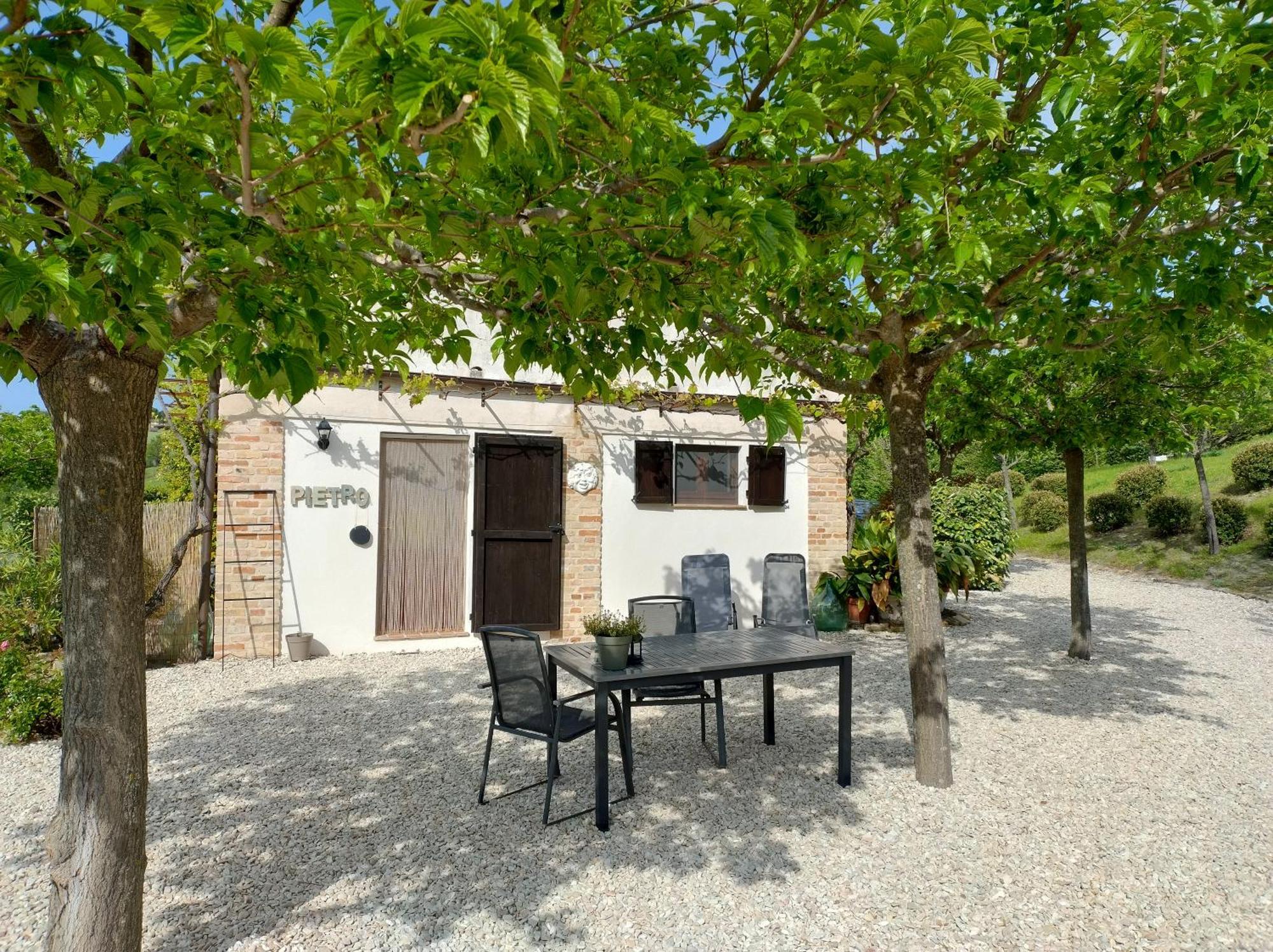 San Pietro  Rosa Nel Pozzo Apartments And B&B מראה חיצוני תמונה