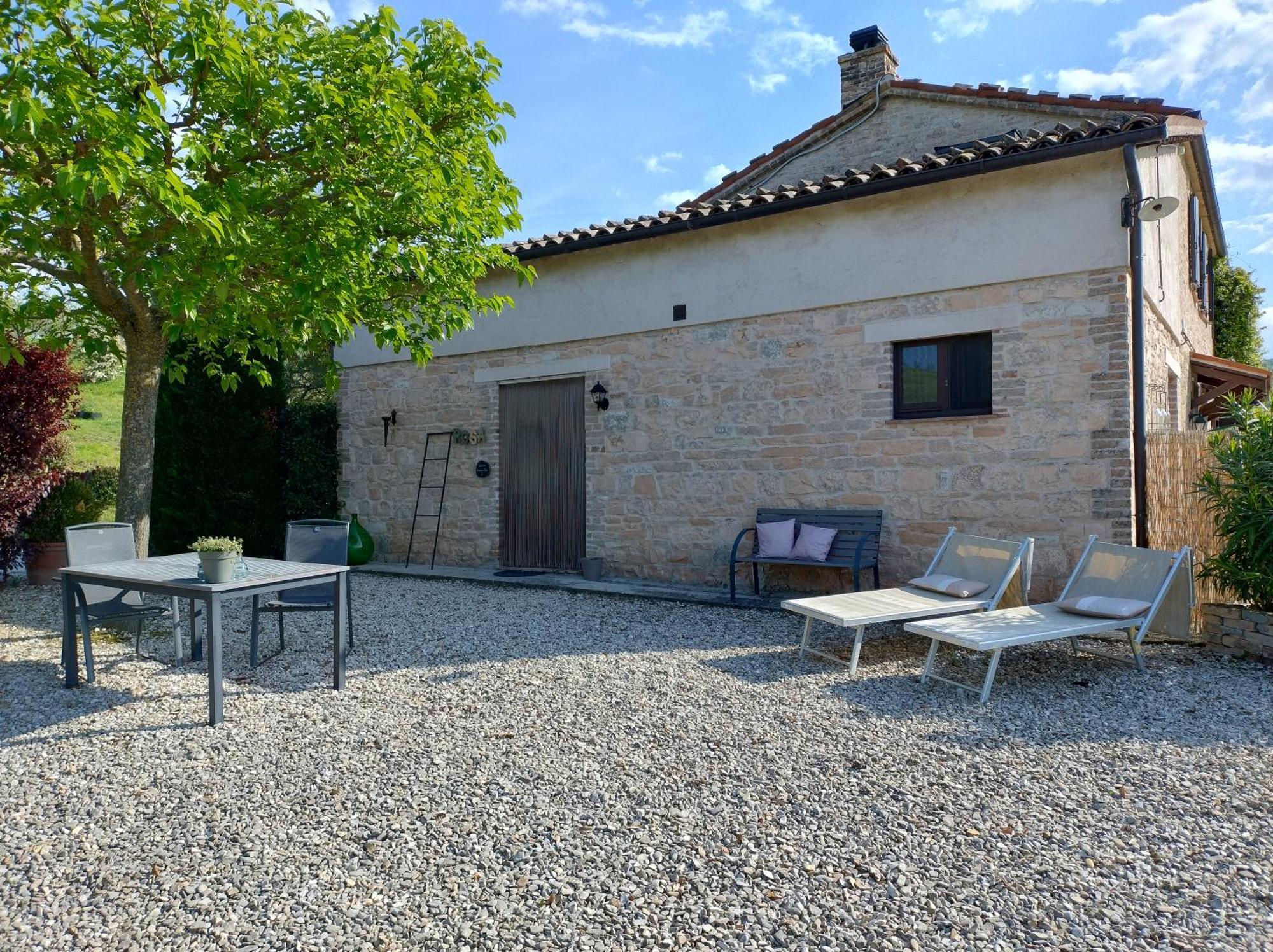 San Pietro  Rosa Nel Pozzo Apartments And B&B מראה חיצוני תמונה