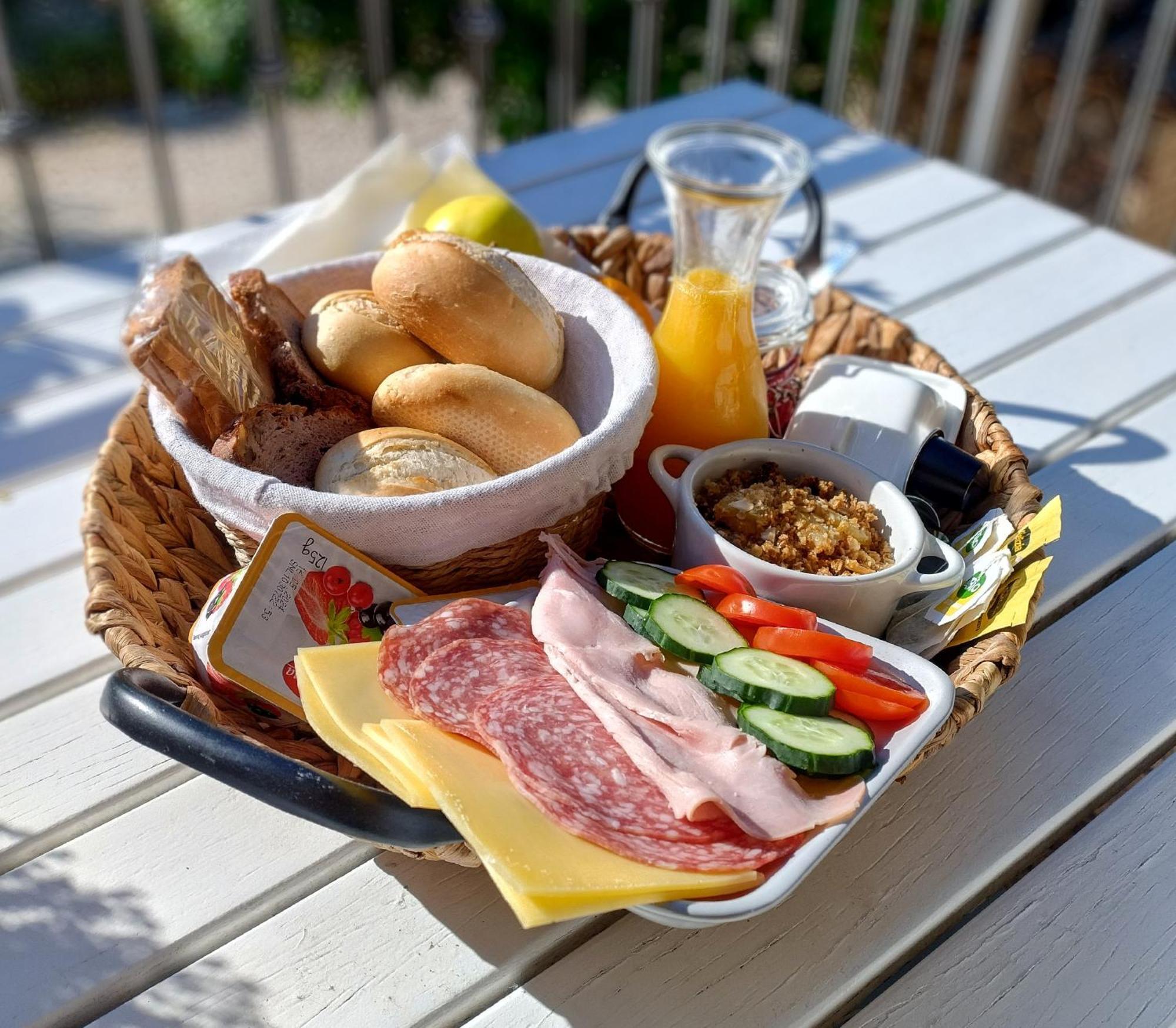 San Pietro  Rosa Nel Pozzo Apartments And B&B מראה חיצוני תמונה