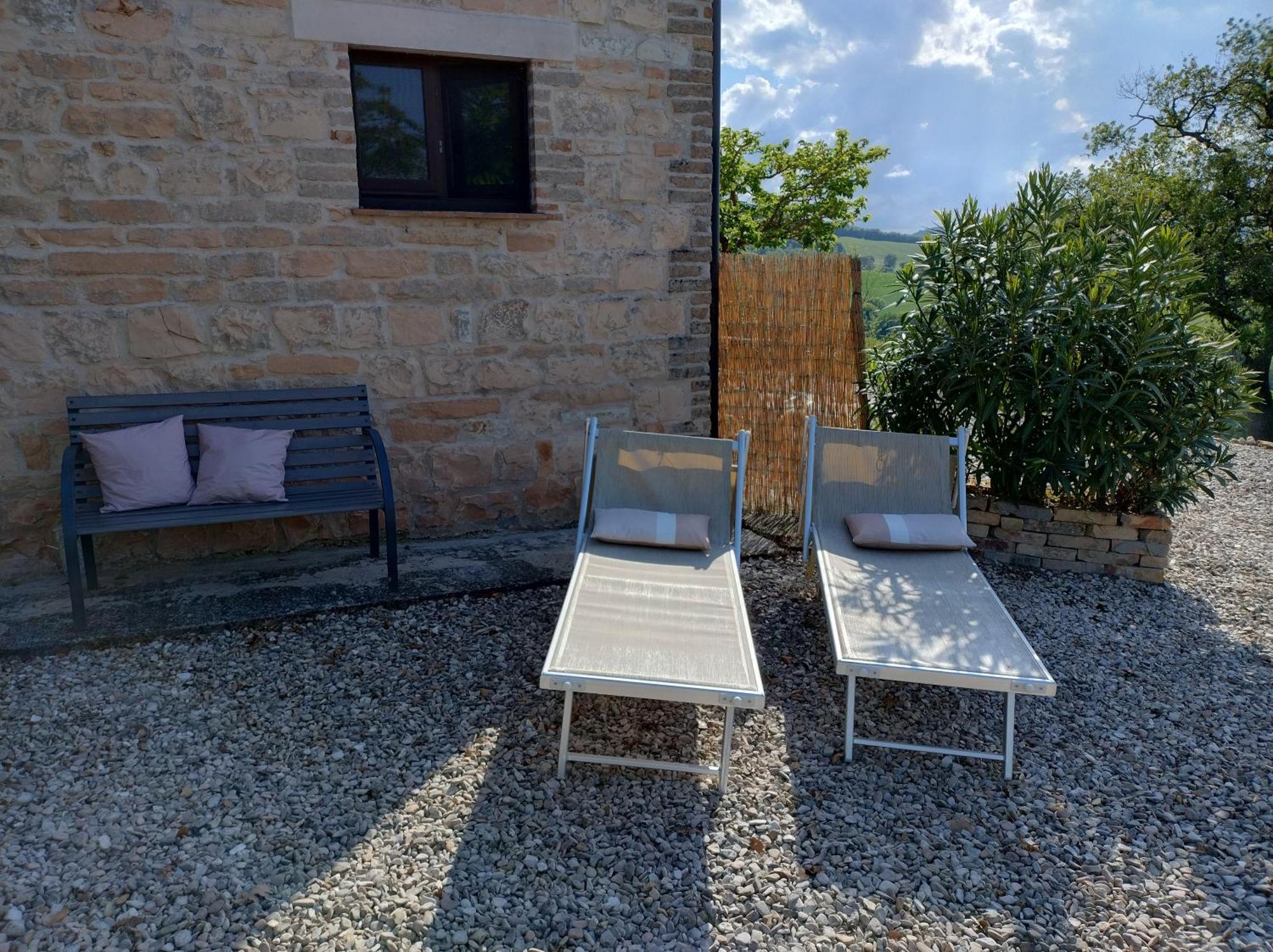 San Pietro  Rosa Nel Pozzo Apartments And B&B מראה חיצוני תמונה