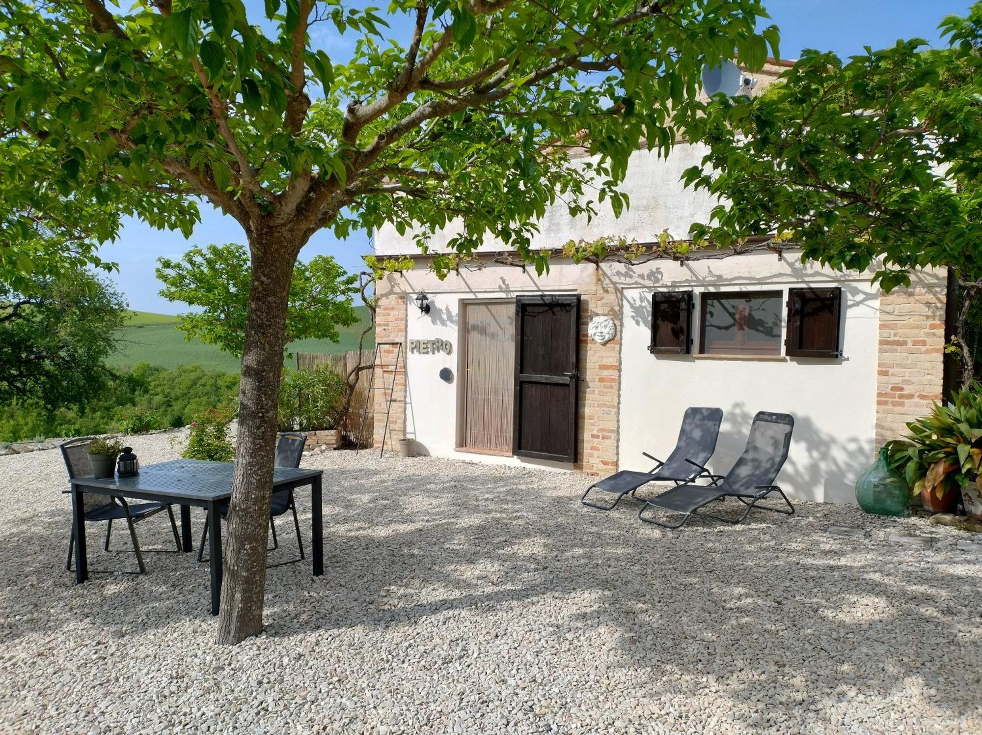 San Pietro  Rosa Nel Pozzo Apartments And B&B מראה חיצוני תמונה