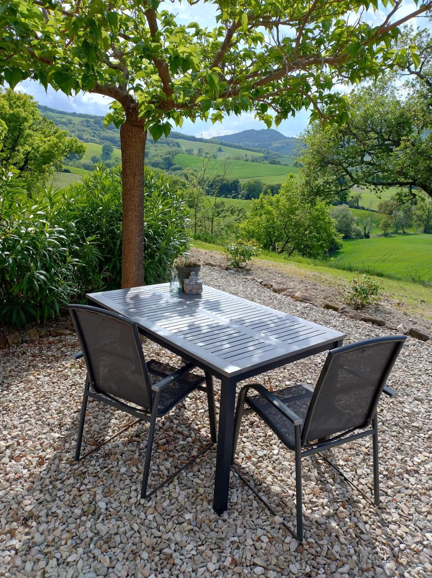 San Pietro  Rosa Nel Pozzo Apartments And B&B מראה חיצוני תמונה